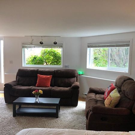 One Bedroom Suite Near Hillside Mall Oak Bay Exteriér fotografie