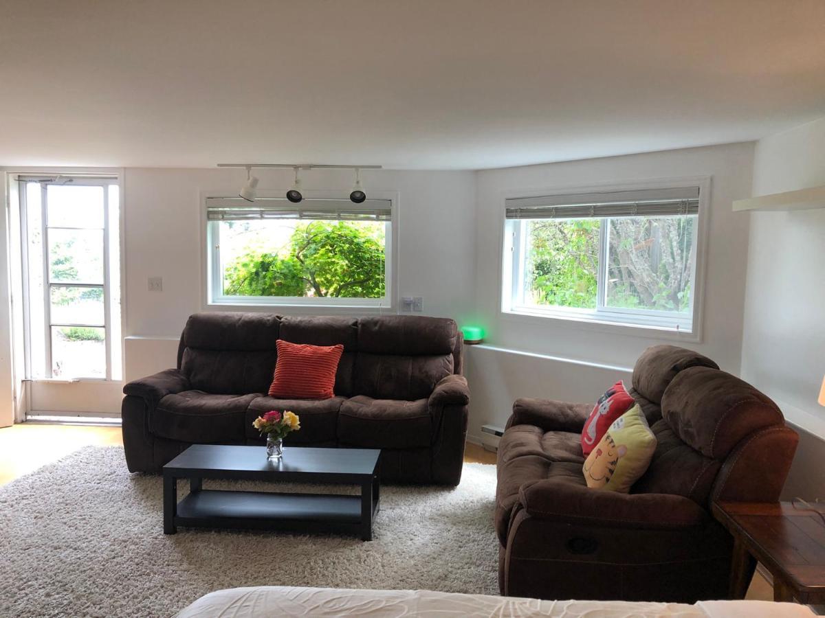 One Bedroom Suite Near Hillside Mall Oak Bay Exteriér fotografie